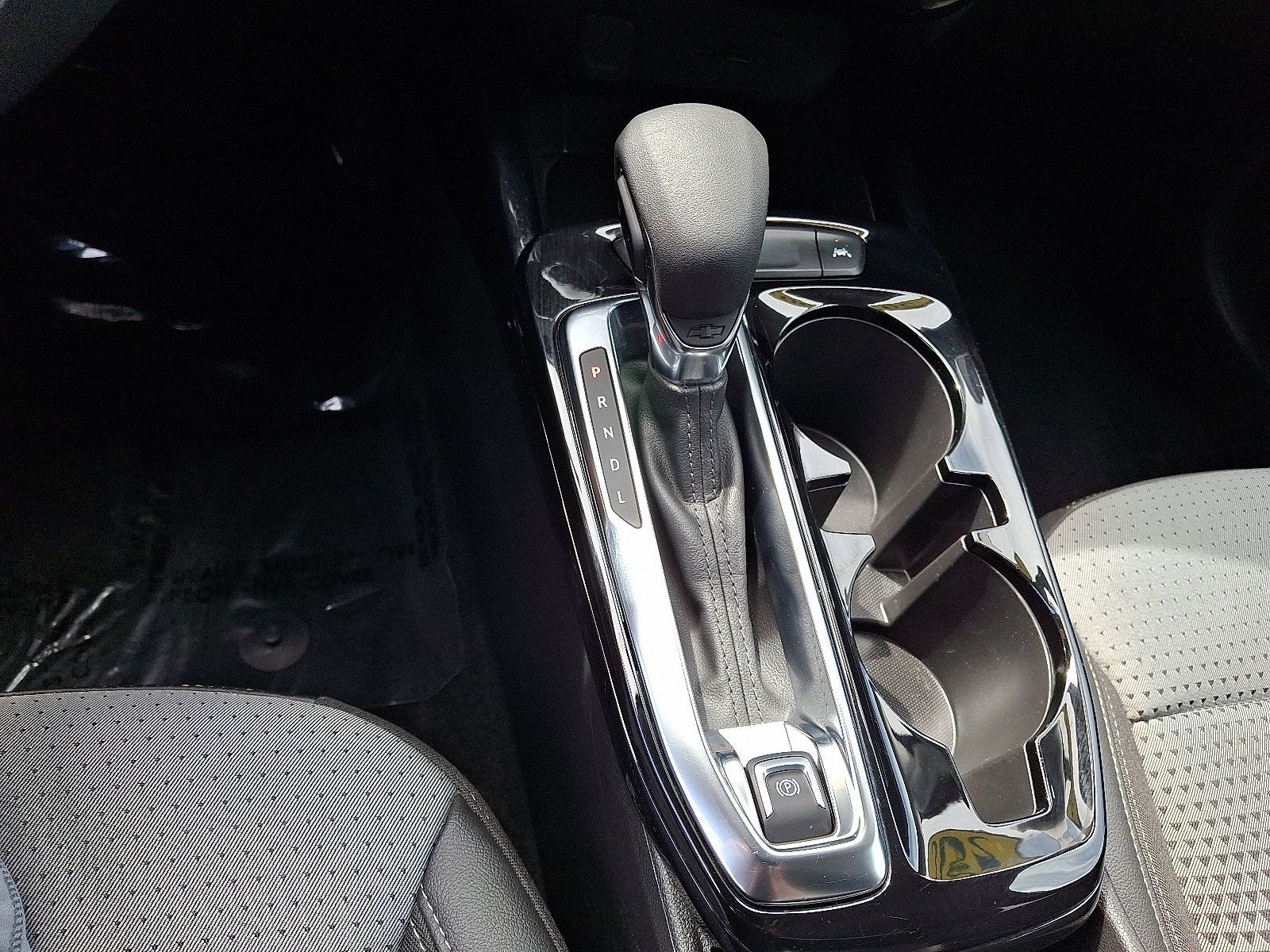Used 2025 Chevrolet Trax LT FWD image 16