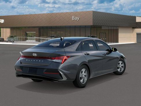 New 2026 Hyundai Elantra SE image 4