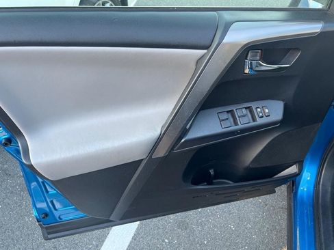 Used 2018 Toyota RAV4 XLE image 13