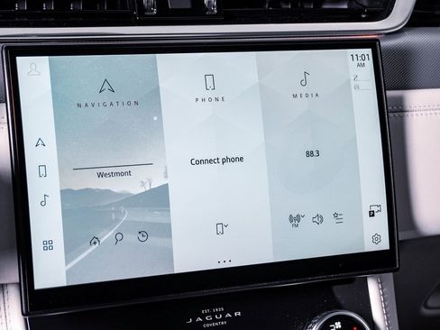 Used 2021 Jaguar F-PACE SVR image 23