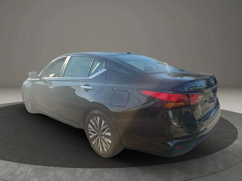 Used 2024 Nissan Altima 2.5 SV image 7