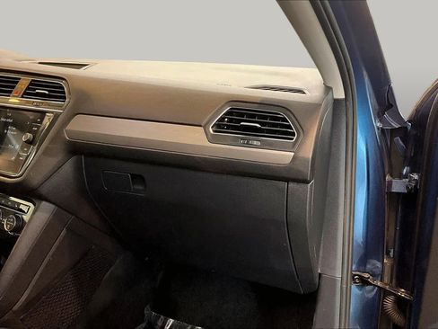 Used 2019 Volkswagen Tiguan SE w/ Panoramic Sunroof Package FWD image 18