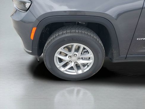 New 2025 Jeep Grand Cherokee L Laredo image 17