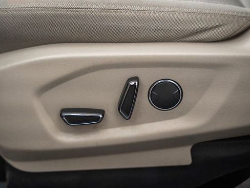 Used 2018 Ford Explorer XLT AWD/4WD image 33