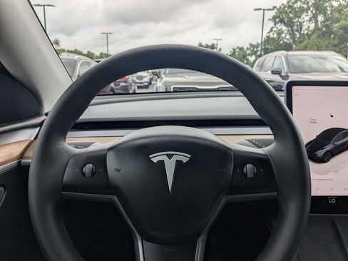 Used 2024 Tesla Model Y Long Range RWD image 22