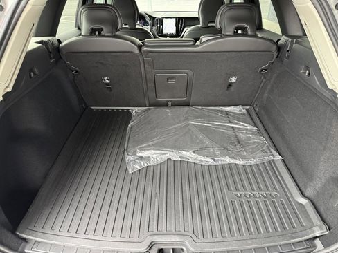 Used 2024 Volvo XC60 B5 Core image 48