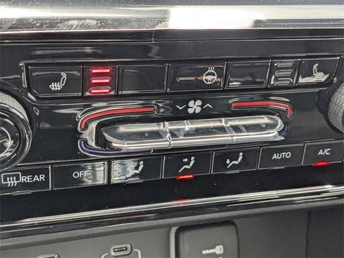 New 2025 Jeep Grand Cherokee Laredo X w/ Luxury Tech Group I image 23