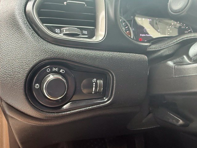 Used 2023 Jeep Renegade Latitude AWD/4WD image 36