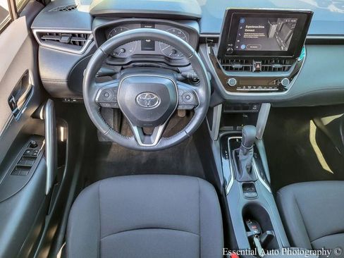 Used 2024 Toyota Corolla Cross LE FWD image 12