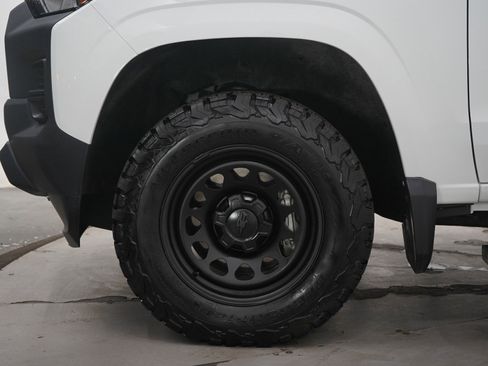 Used 2024 Chevrolet Colorado W/T w/ WT Convenience Package image 28