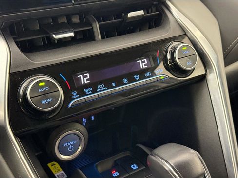 Certified 2022 Toyota Venza XLE image 21