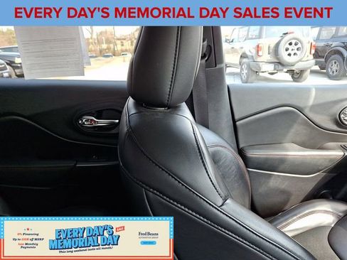Used 2020 Jeep Cherokee Trailhawk w/ Cold Weather Group AWD/4WD image 13