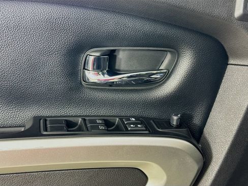 Used 2017 Nissan Titan SL w/ Chrome Package RWD image 22