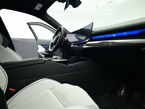 Used 2025 BMW M5 w/ Carbon Package image 35