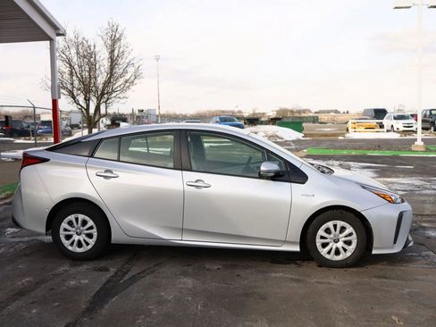 Used 2019 Toyota Prius LE image 4