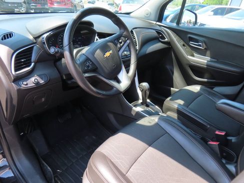 Used 2019 Chevrolet Trax LT w/ LT Convenience Package AWD/4WD image 13