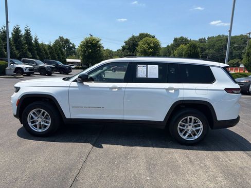 Used 2023 Jeep Grand Cherokee L Laredo AWD/4WD image 2