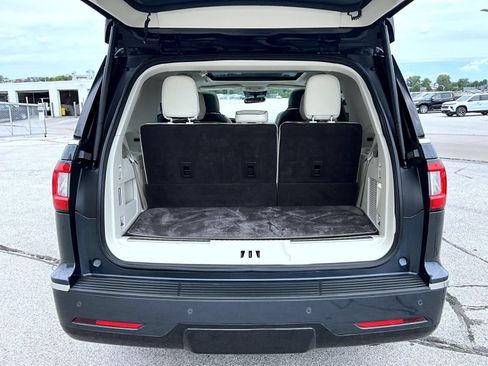 Used 2021 Lincoln Navigator Black Label w/ Cargo Convenience Package AWD/4WD image 10