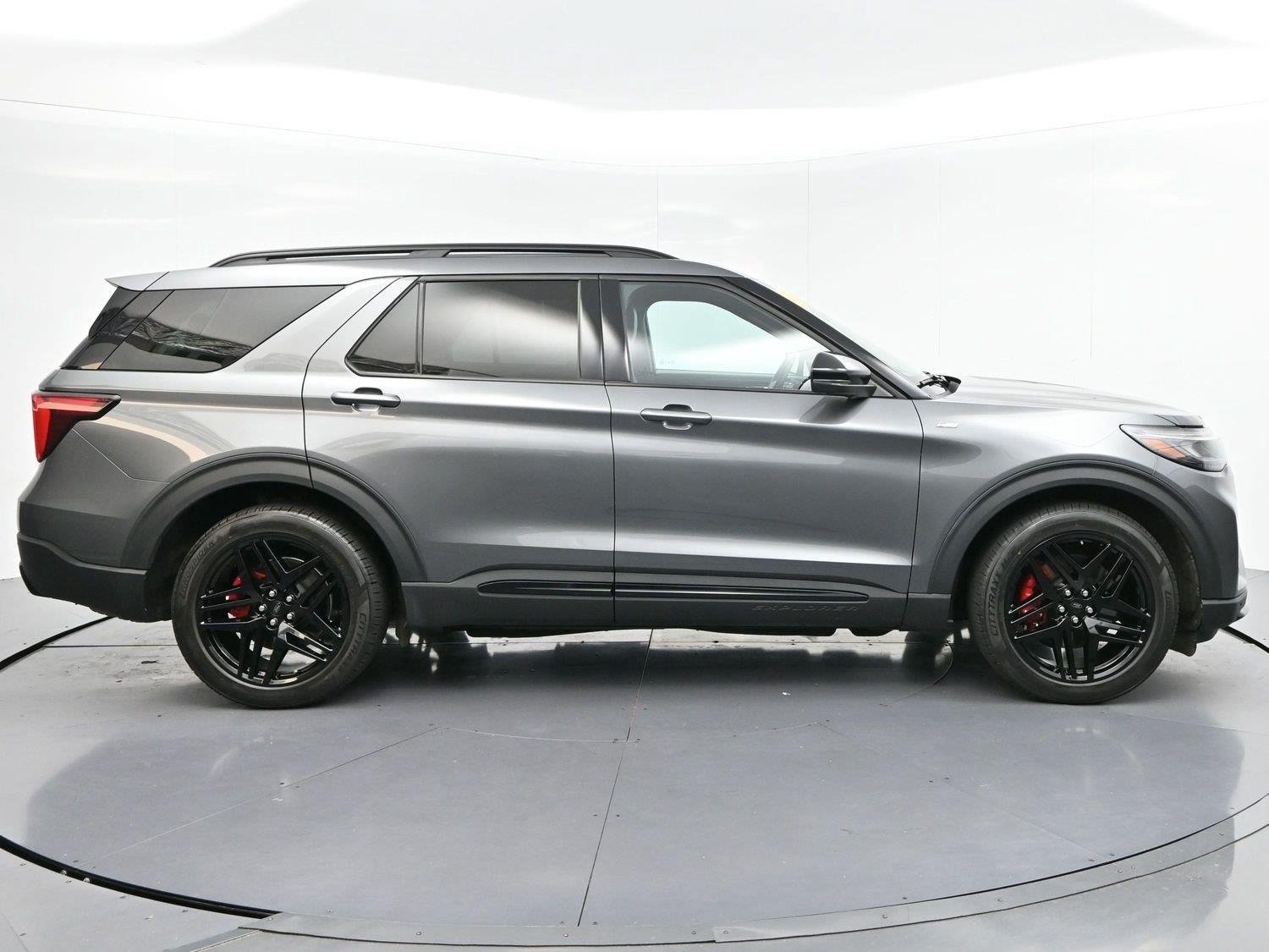 Used 2025 Ford Explorer ST-Line w/ Premium Package RWD image 8