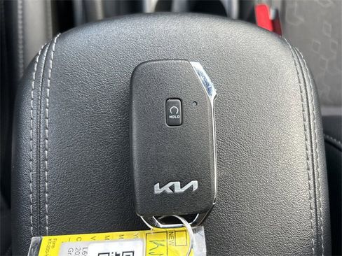 Certified 2025 Kia Seltos S image 36