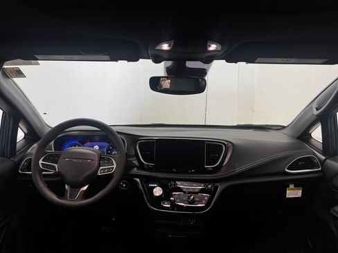 New 2027 Chrysler Pacifica Select w/ Family Tech Group AWD/4WD image 3