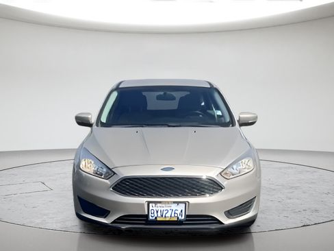 Used 2018 Ford Focus SE w/ Cold Weather Package FWD image 14
