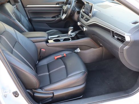 Used 2025 Nissan Altima 2.5 SR FWD image 16