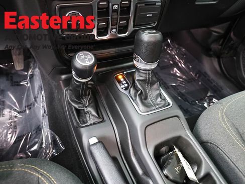 Used 2025 Jeep Wrangler Unlimited Sahara AWD/4WD image 13
