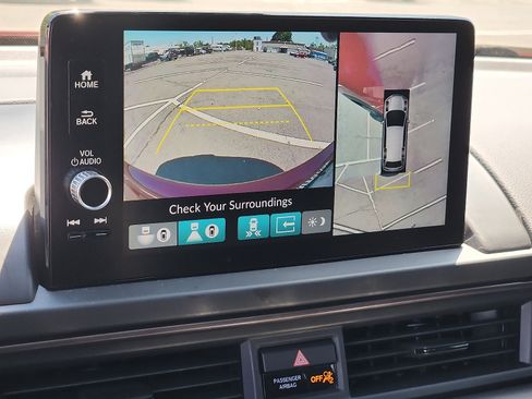 Used 2025 Honda Pilot TrailSport image 18