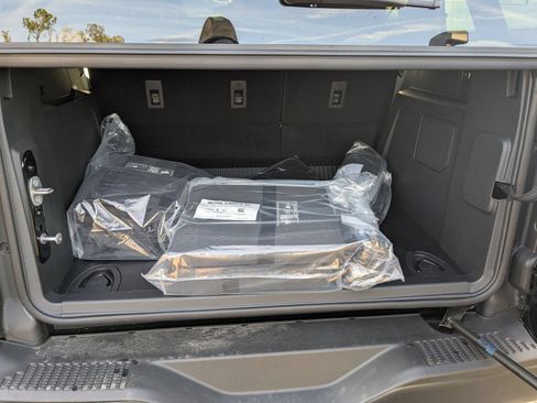 New 2025 Ford Bronco Badlands w/ Sasquatch Package AWD/4WD image 13