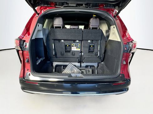 Used 2024 Toyota Sienna Platinum image 30