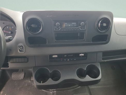 Used 2021 Freightliner Sprinter 2500 RWD image 15