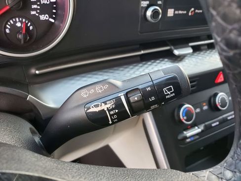 Used 2024 Kia Carnival LX image 21