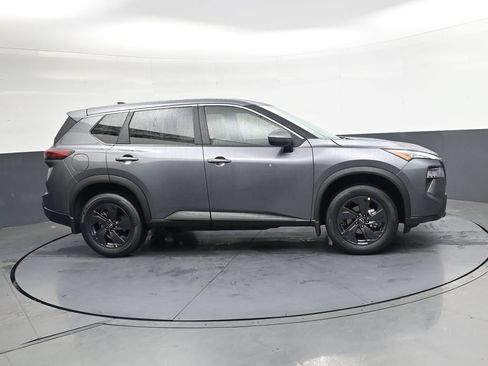 Certified 2026 Nissan Rogue SV FWD image 4