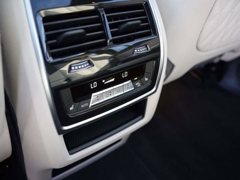 Used 2026 BMW X7 M60i image 12