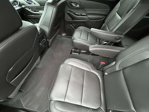 Used 2023 Chevrolet Traverse LT image 11