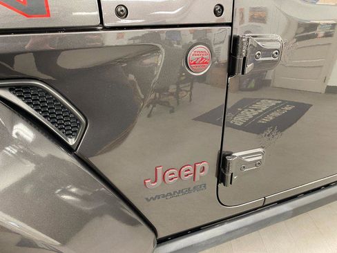 Used 2018 Jeep Wrangler Unlimited Rubicon w/ Dual Top Group image 34