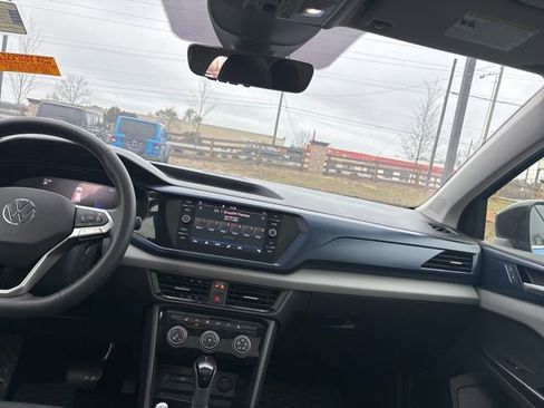 Used 2023 Volkswagen Taos SE w/ Panoramic Sunroof Package image 19
