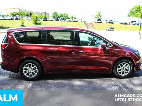 Used 2023 Chrysler Voyager LX FWD image 8