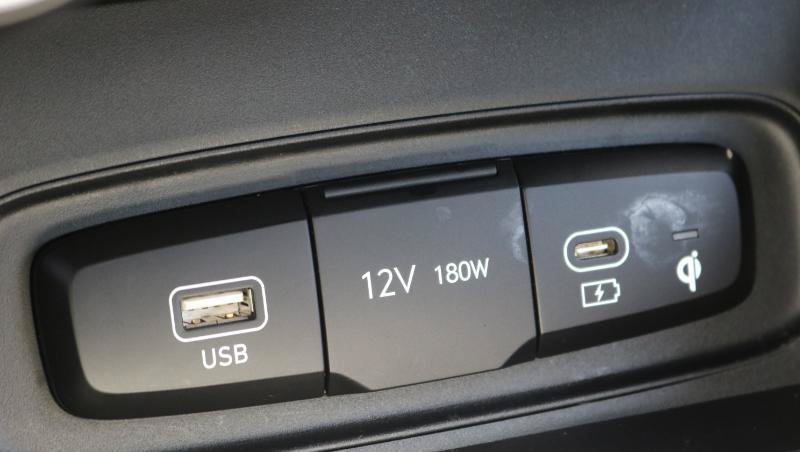 Used 2025 Hyundai Venue Limited FWD image 15