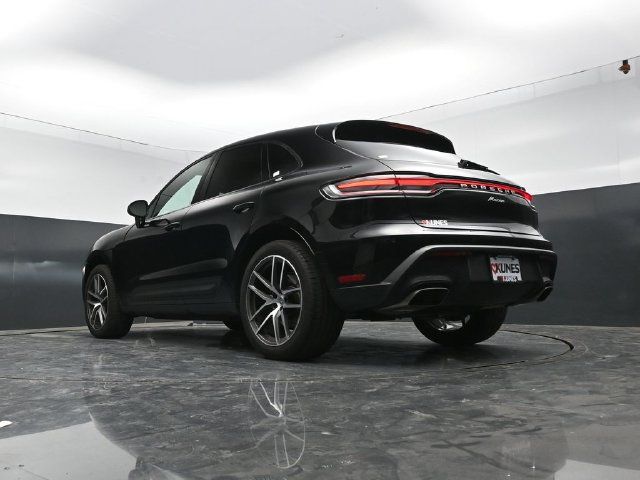 Used 2025 Porsche Macan AWD/4WD image 54