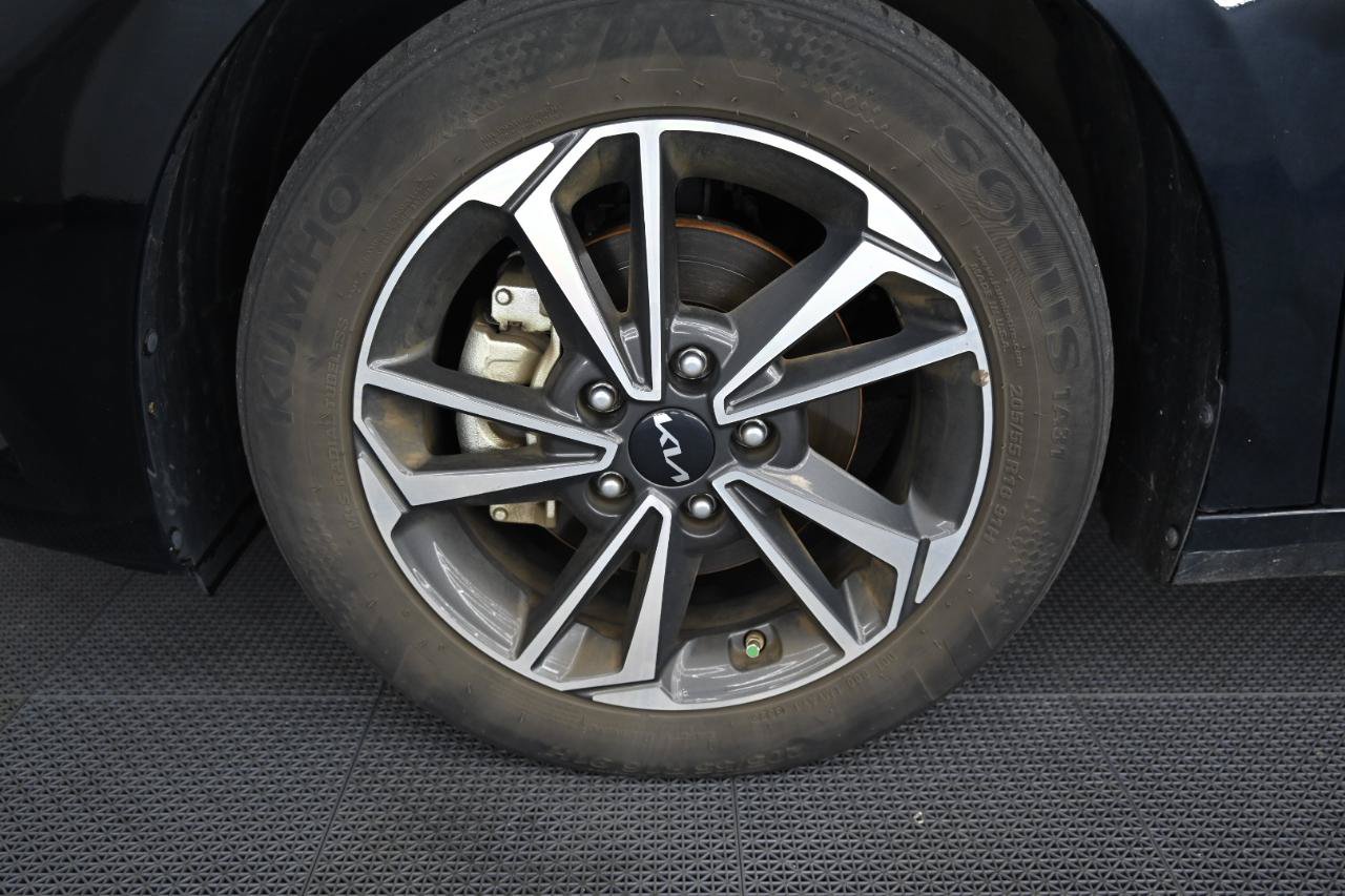 Used 2023 Kia Forte LXS w/ LXS Technology Package FWD image 35