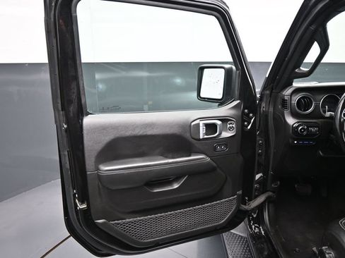 Used 2022 Jeep Wrangler Unlimited Sahara w/ Cold Weather Group AWD/4WD image 11