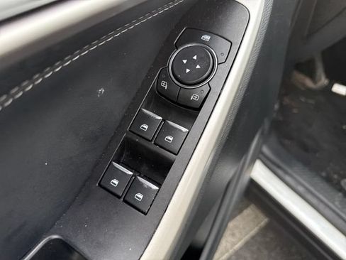 Used 2020 Ford Explorer XLT w/ Equipment Group 202A AWD/4WD image 26