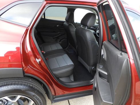 Used 2025 Chevrolet Trax LT w/ Driver Confidence Package FWD image 29