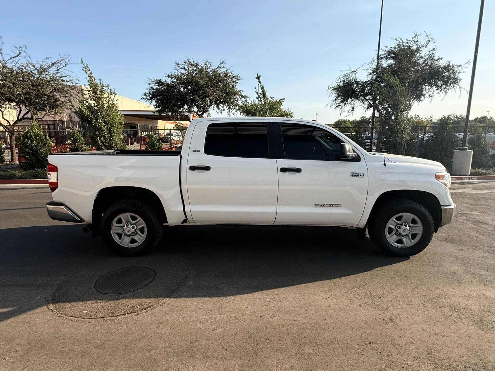 Used 2015 Toyota Tundra SR5 AWD/4WD image 6