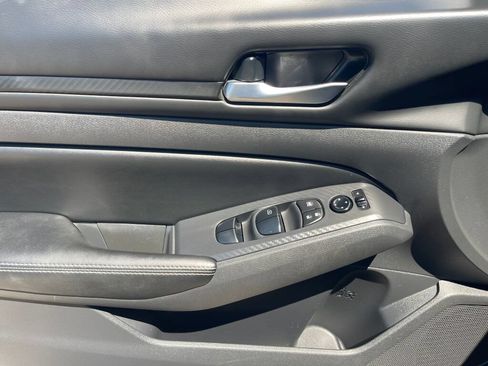 Used 2024 Nissan Altima 2.5 SV FWD image 8