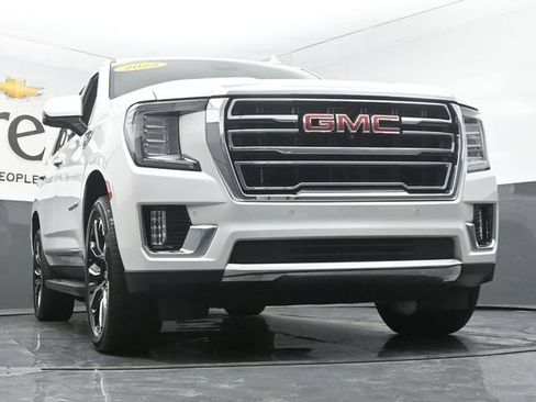 Used 2023 GMC Yukon SLT w/ SLT Luxury Package AWD/4WD image 3