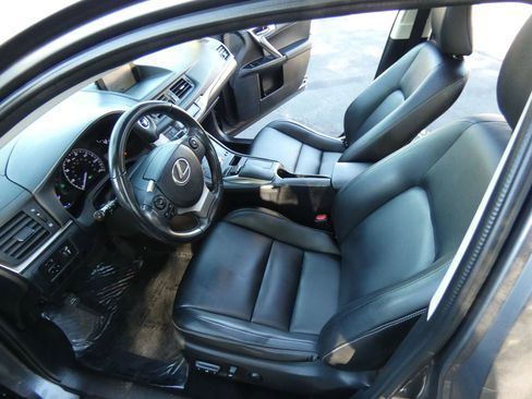 Used 2017 Lexus CT 200h image 52