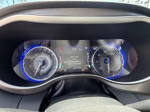 Used 2022 Chrysler Pacifica Touring-L FWD image 22